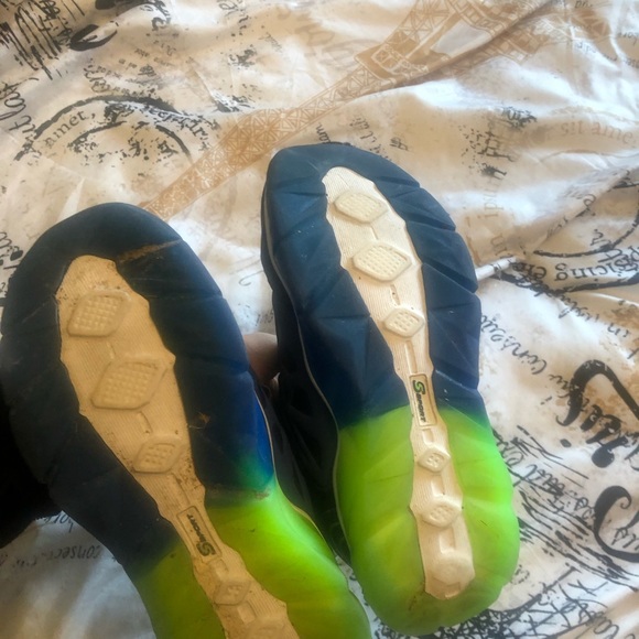 Boys sneakers - Picture 2 of 4